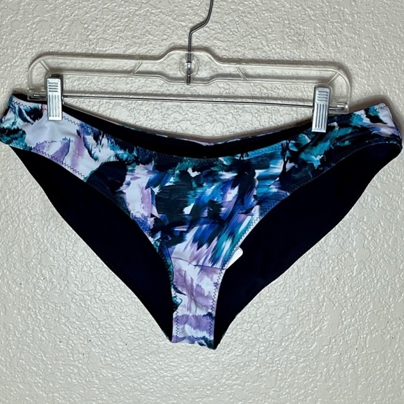 FABLETICS Olivia reversible bikini bottom monarch print black LARGE NWT - Picture 5 of 12